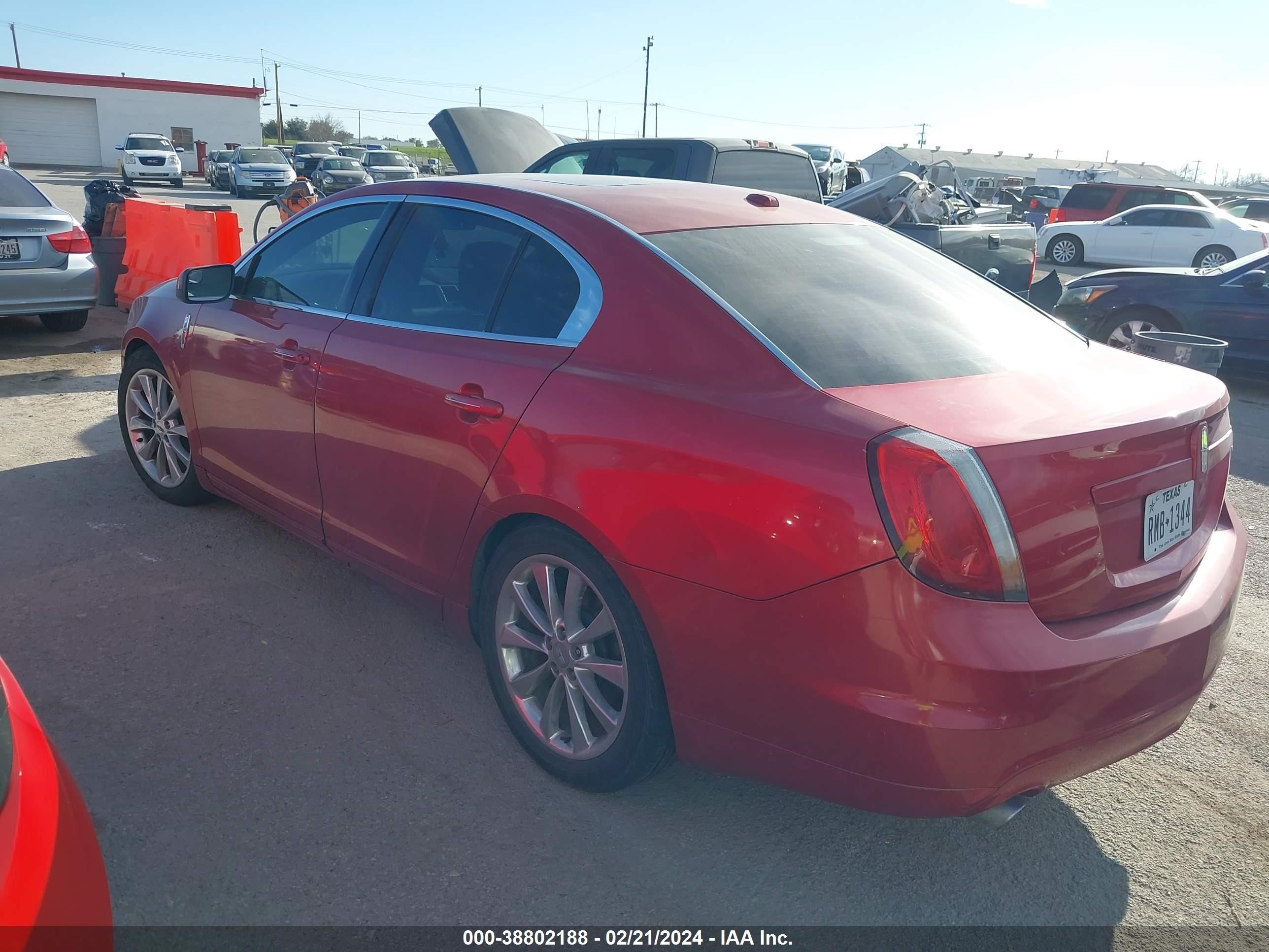 Photo 2 VIN: 1LNHL9FTXBG610283 - LINCOLN MKS 