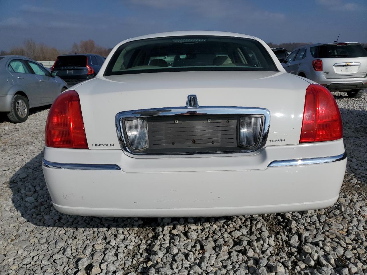 Photo 5 VIN: 1LNHM81V07Y629670 - LINCOLN TOWN CAR 