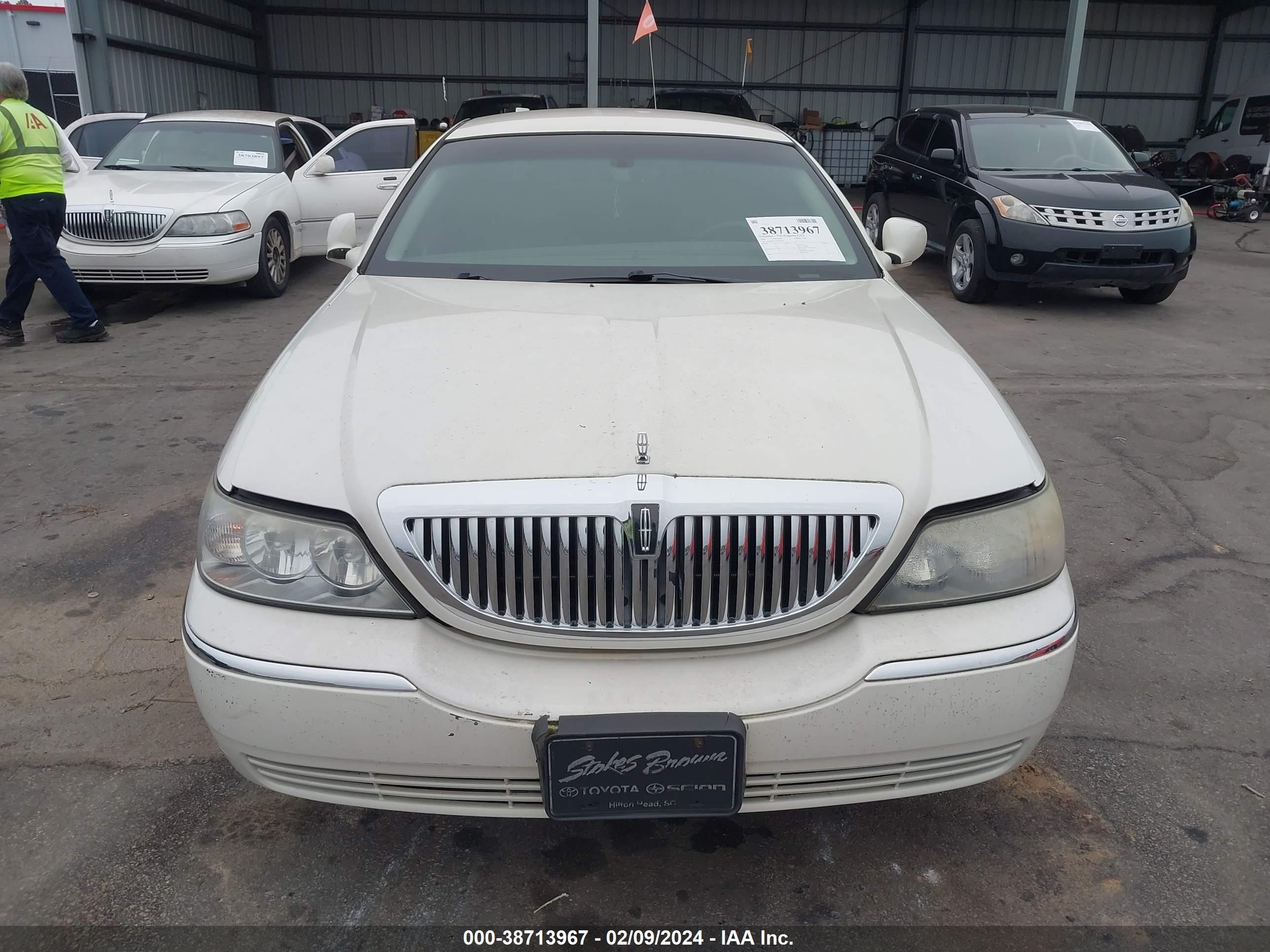 Photo 5 VIN: 1LNHM81V16Y647559 - LINCOLN TOWN CAR 