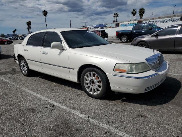 Photo 3 VIN: 1LNHM81V17Y609220 - LINCOLN TOWNCAR 