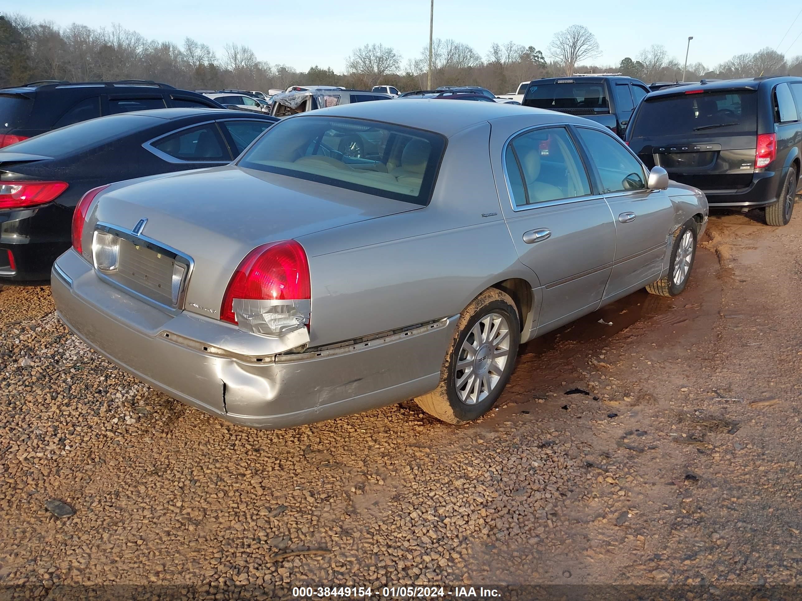 Photo 5 VIN: 1LNHM81V27Y614555 - LINCOLN TOWN CAR 