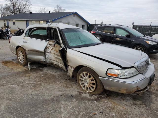 Photo 3 VIN: 1LNHM81V27Y638192 - LINCOLN TOWNCAR 