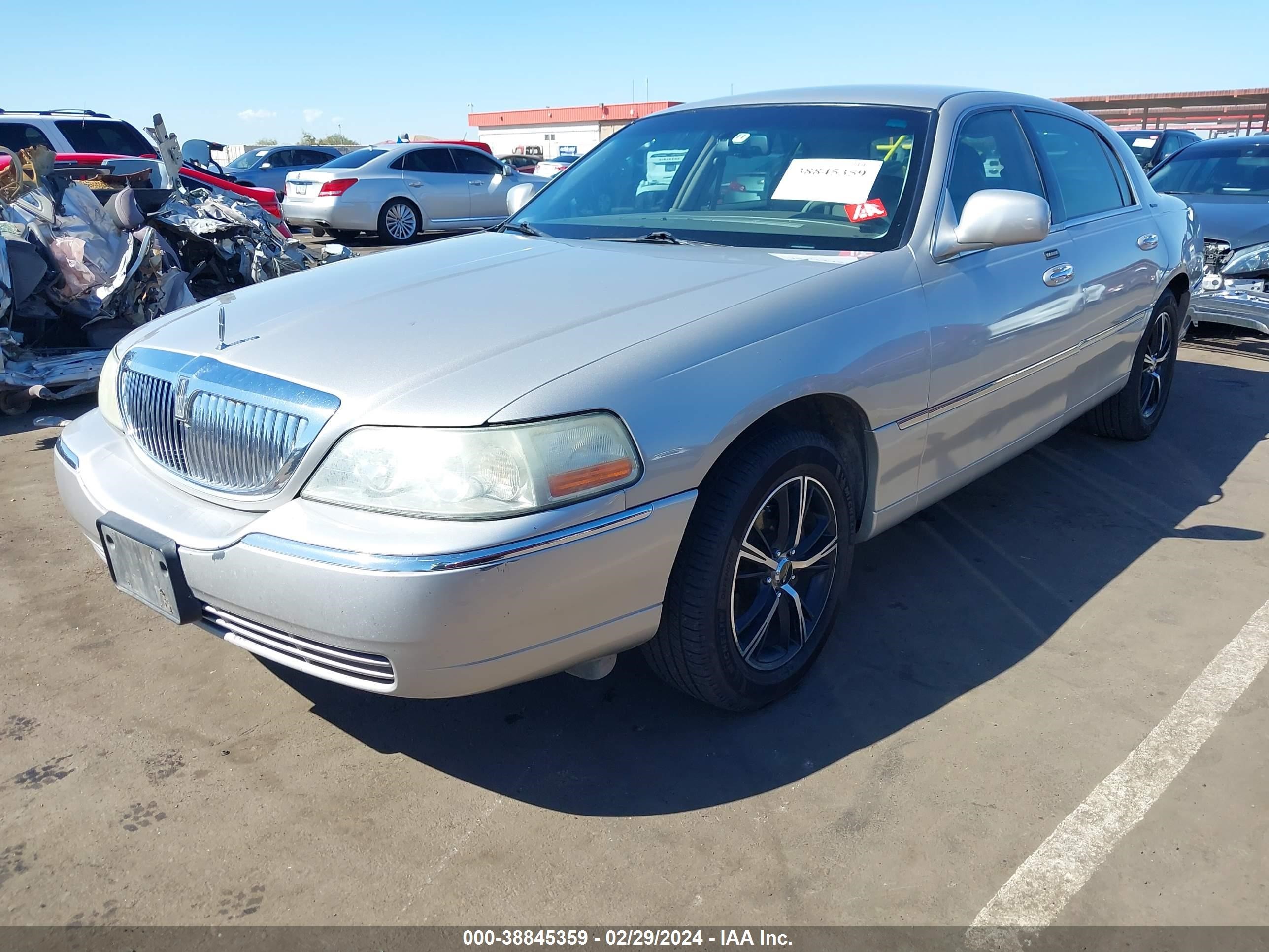 Photo 1 VIN: 1LNHM81V56Y646642 - LINCOLN TOWN CAR 