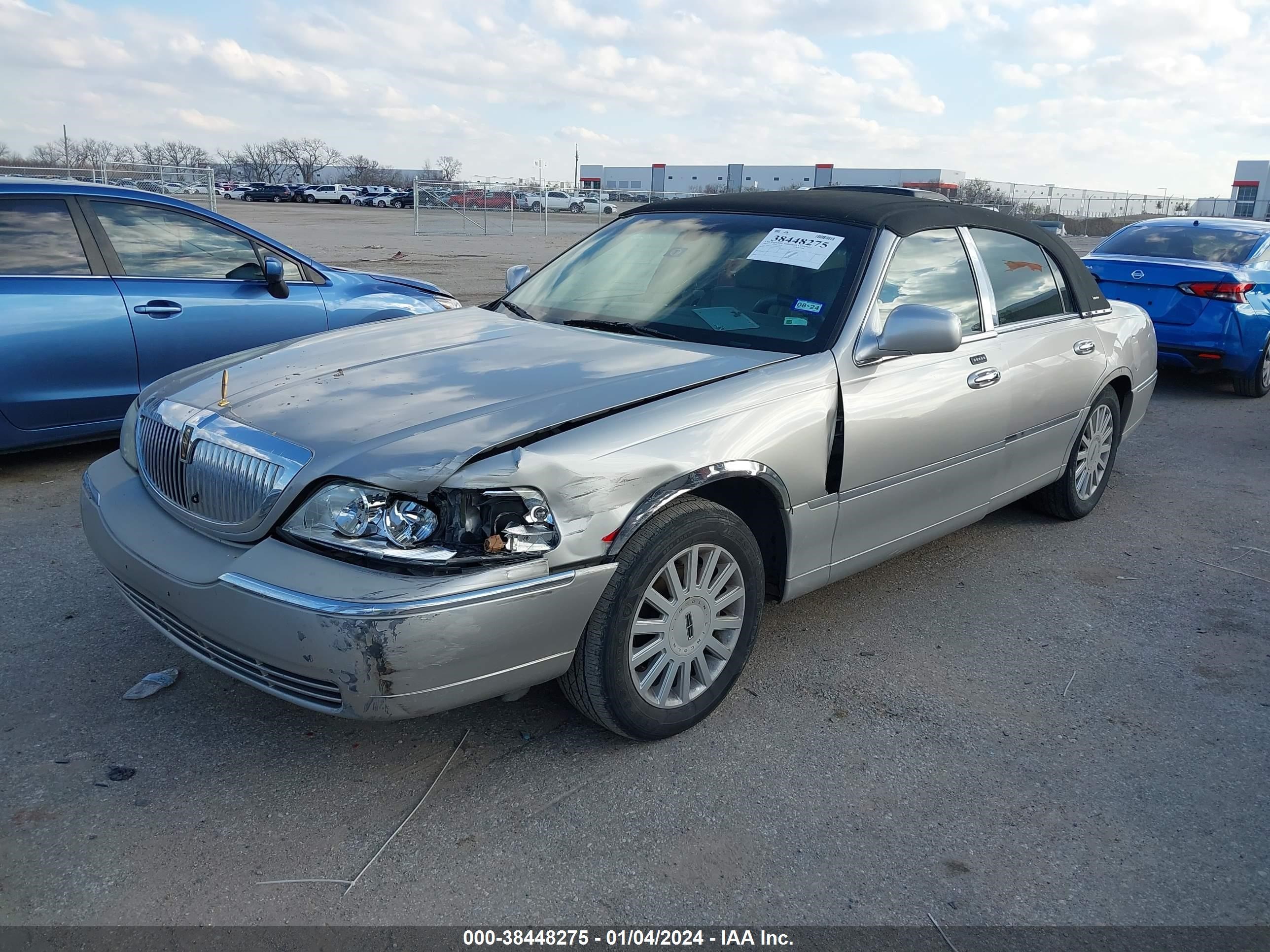 Photo 1 VIN: 1LNHM81V57Y607020 - LINCOLN TOWN CAR 