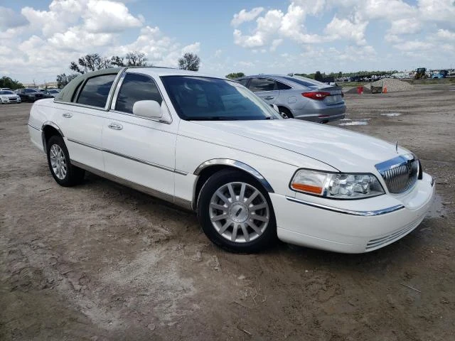 Photo 3 VIN: 1LNHM81V57Y608555 - LINCOLN TOWN CAR S 