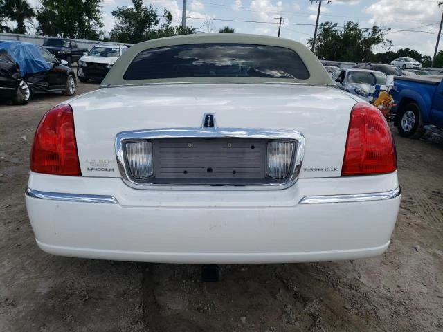 Photo 5 VIN: 1LNHM81V57Y608555 - LINCOLN TOWN CAR S 