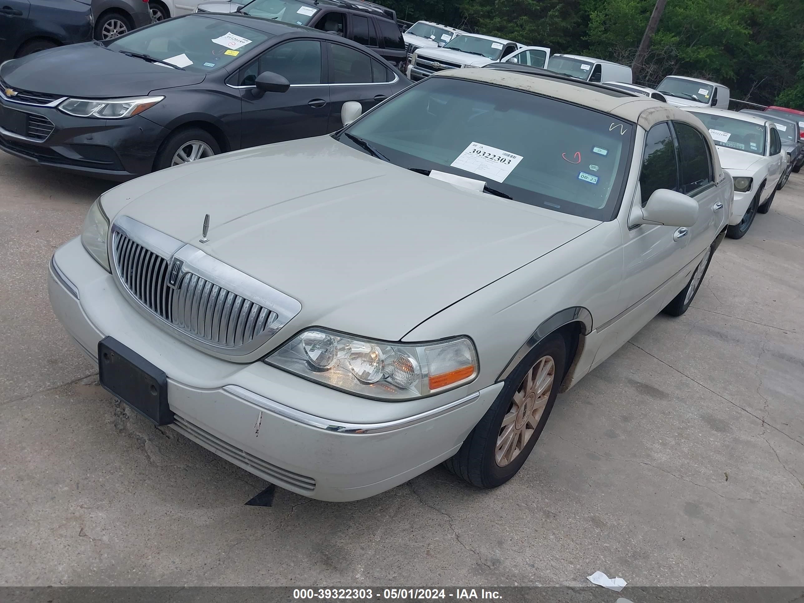 Photo 1 VIN: 1LNHM81V67Y629107 - LINCOLN TOWN CAR 