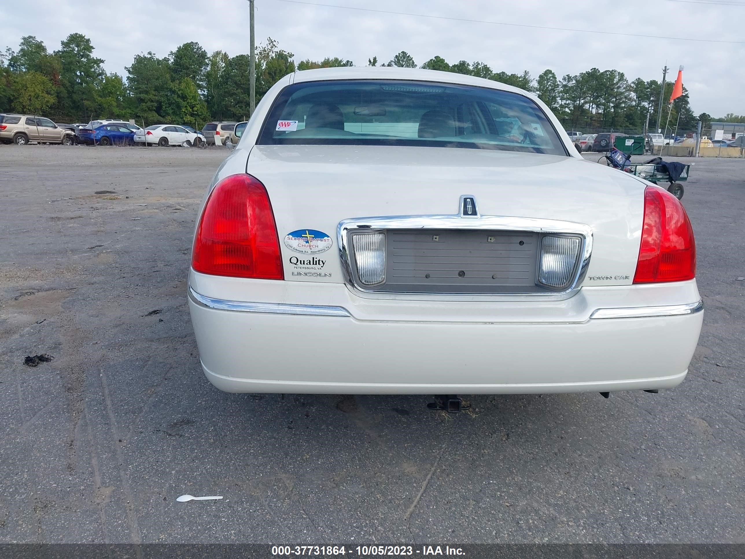 Photo 15 VIN: 1LNHM81V76Y623413 - LINCOLN TOWN CAR 