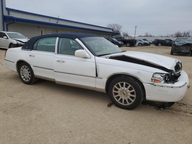 Photo 3 VIN: 1LNHM81V77Y637135 - LINCOLN TOWNCAR 