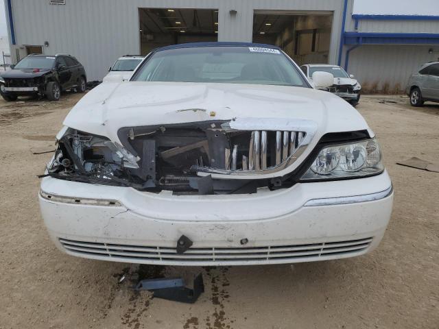 Photo 4 VIN: 1LNHM81V77Y637135 - LINCOLN TOWNCAR 