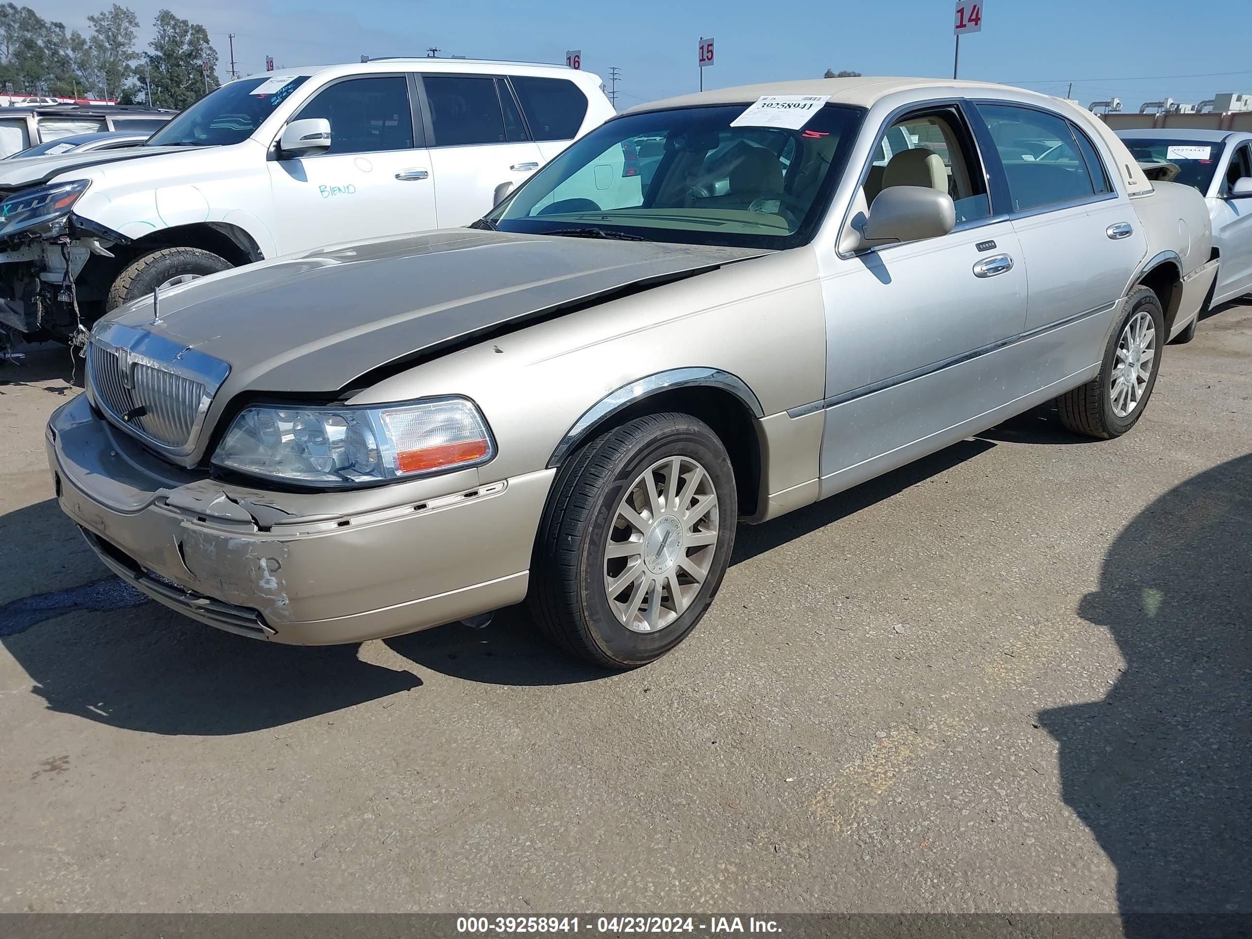 Photo 1 VIN: 1LNHM81V86Y645128 - LINCOLN TOWN CAR 