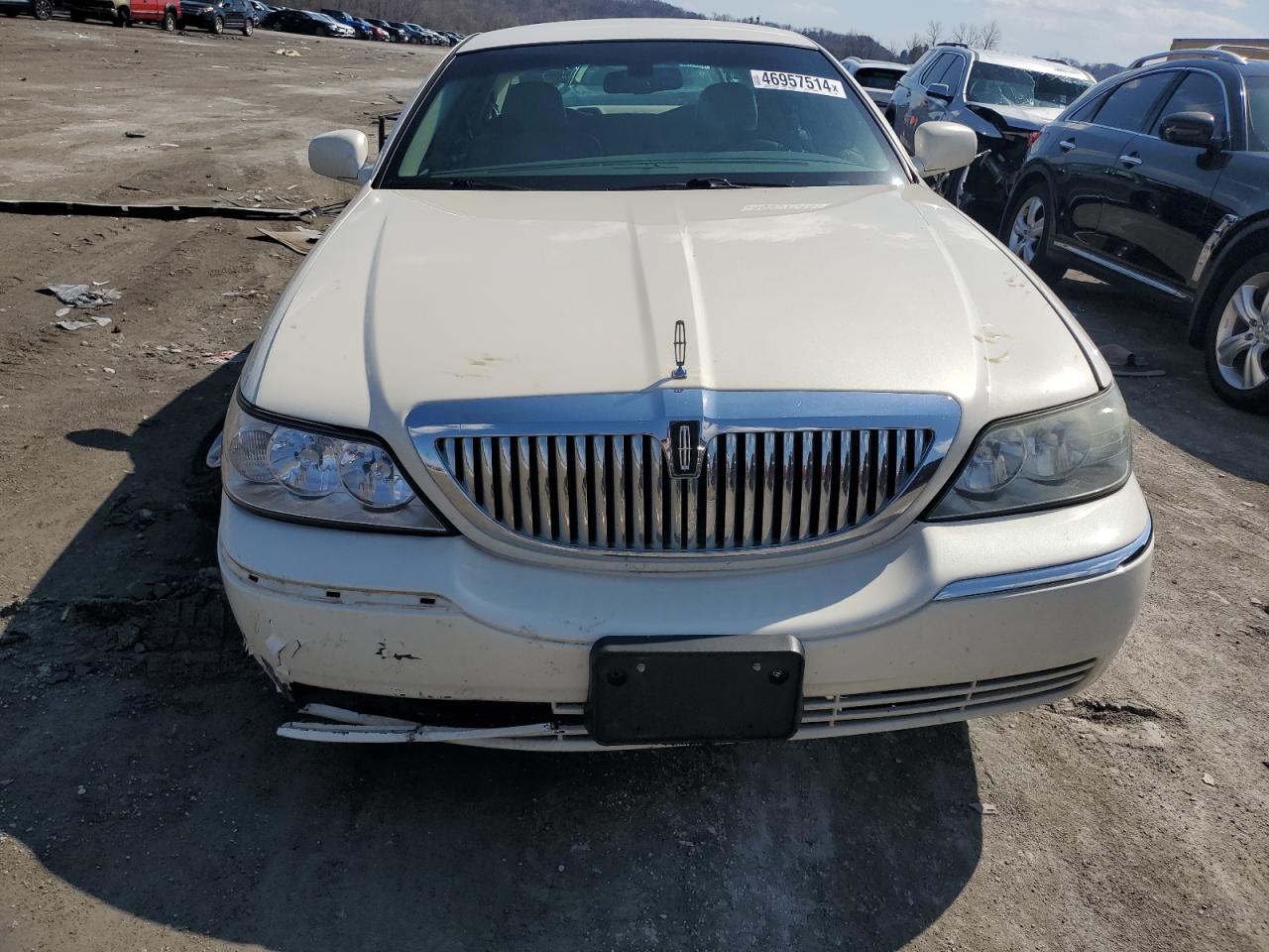 Photo 4 VIN: 1LNHM81V87Y622403 - LINCOLN TOWN CAR 