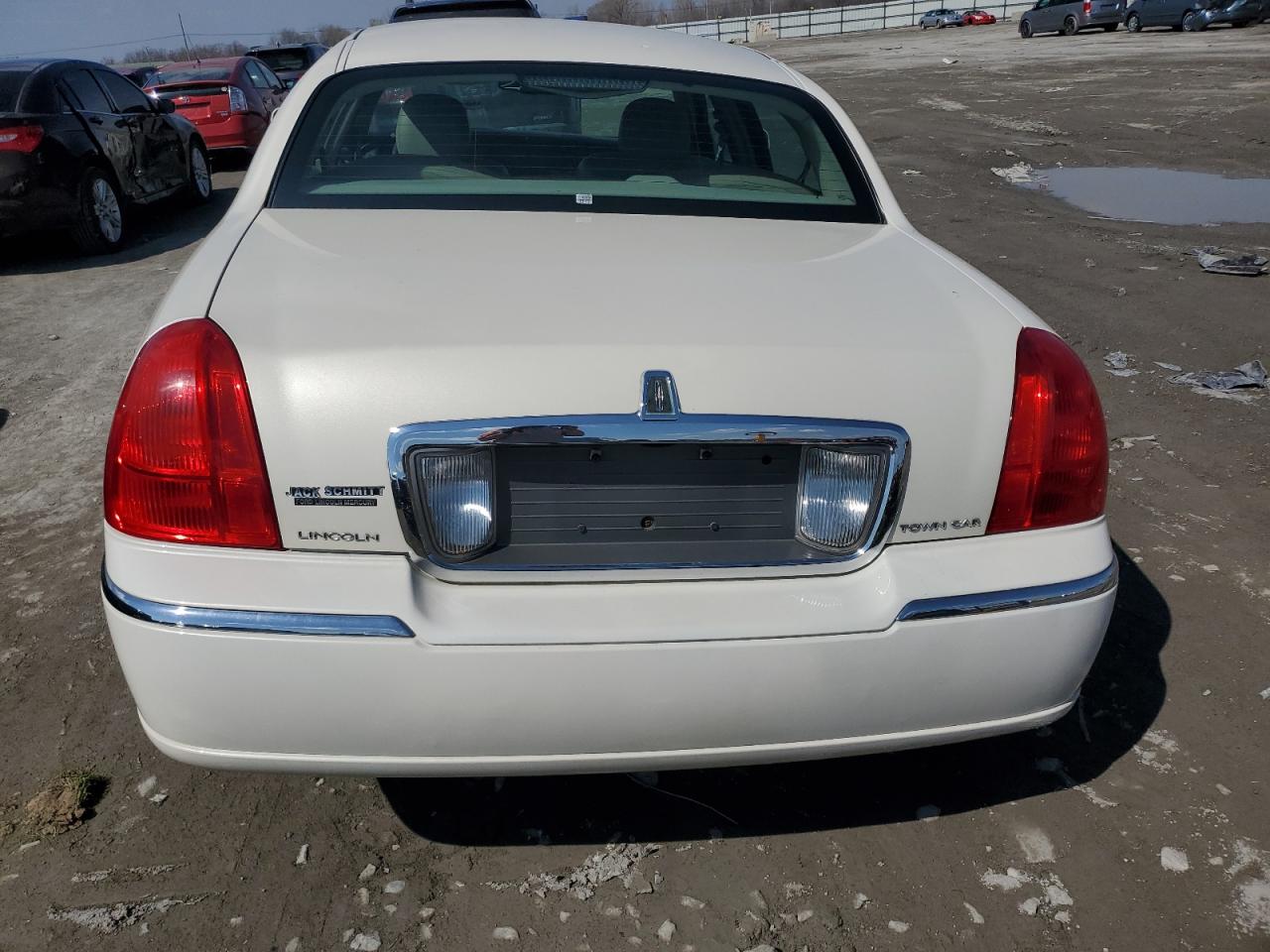 Photo 5 VIN: 1LNHM81V87Y622403 - LINCOLN TOWN CAR 