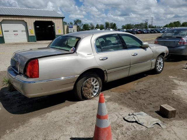 Photo 2 VIN: 1LNHM81V97Y600443 - LINCOLN TOWN CAR S 