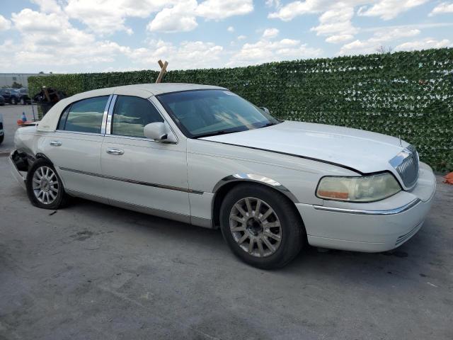 Photo 3 VIN: 1LNHM81V97Y604850 - LINCOLN TOWNCAR 