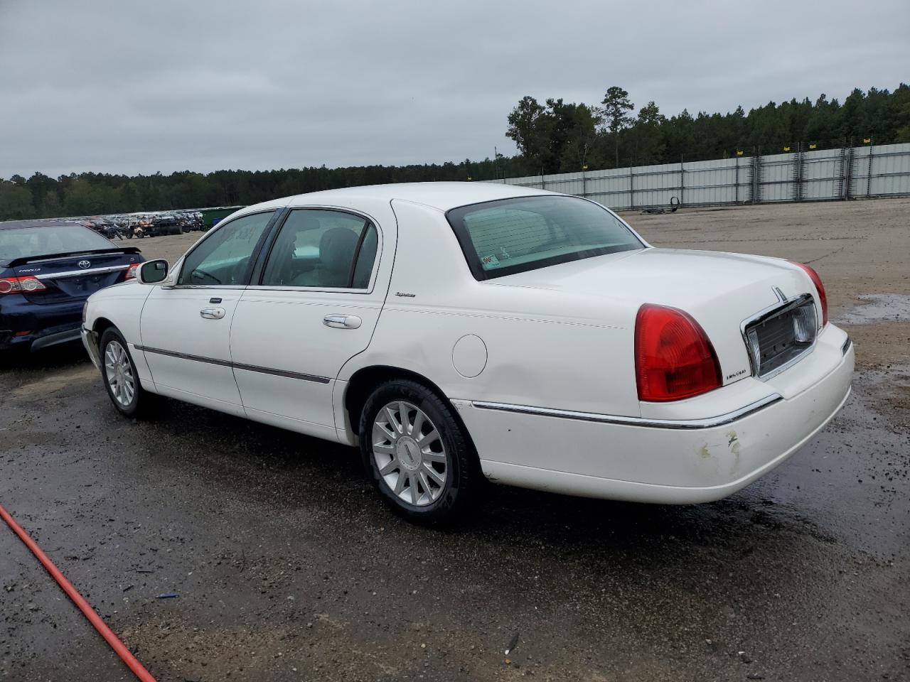 Photo 1 VIN: 1LNHM81V97Y619994 - LINCOLN TOWN CAR 