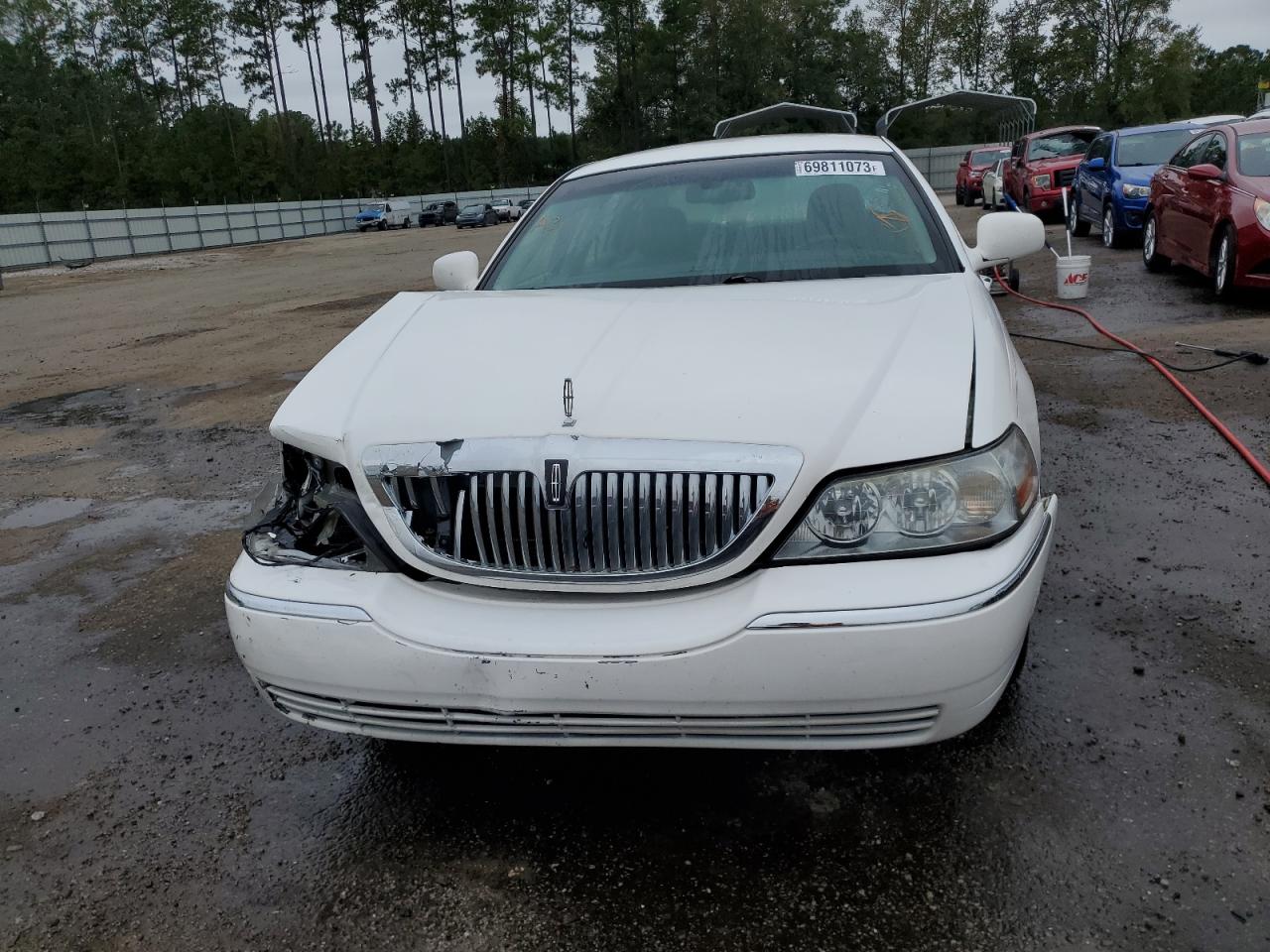 Photo 4 VIN: 1LNHM81V97Y619994 - LINCOLN TOWN CAR 