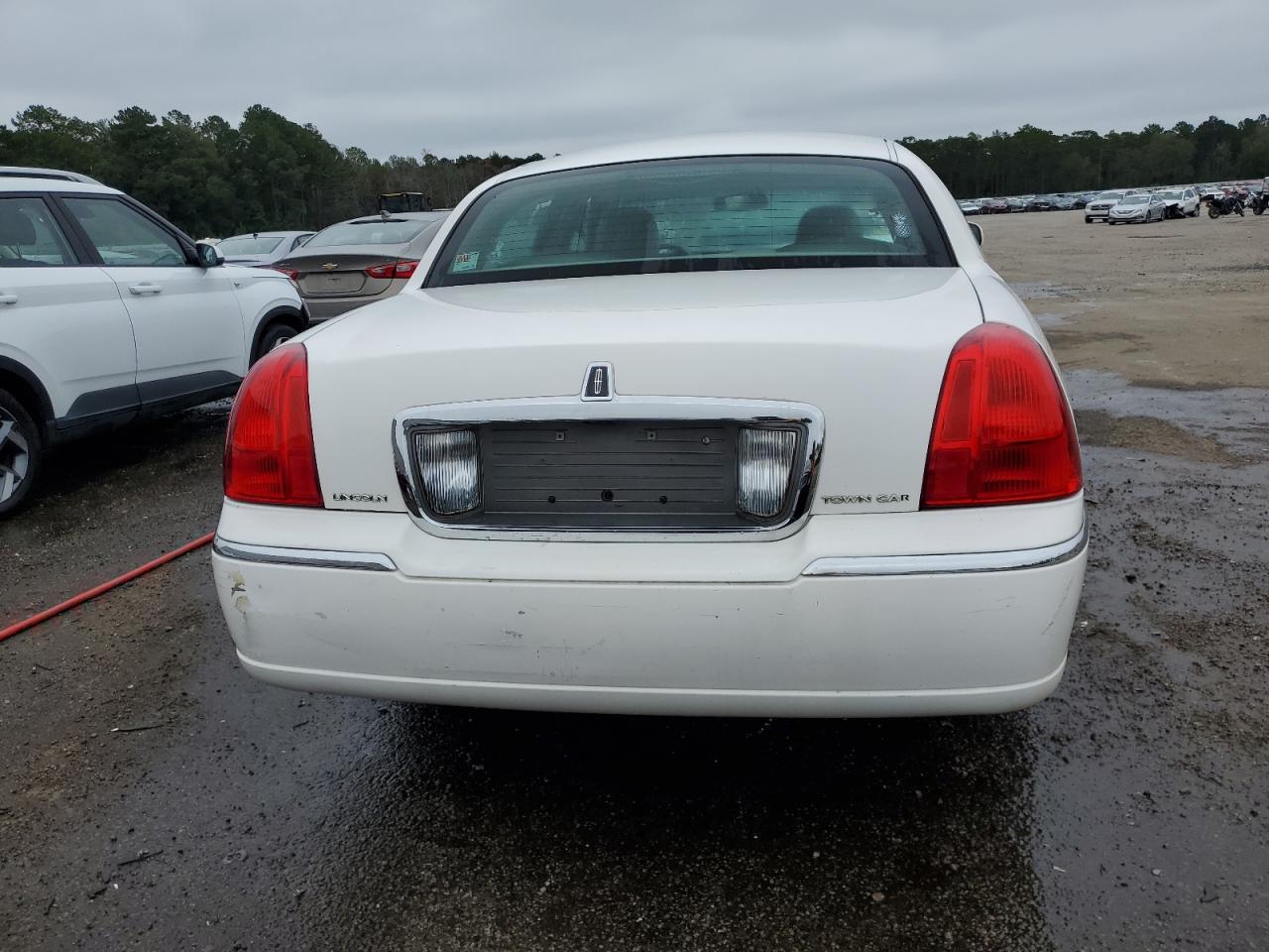 Photo 5 VIN: 1LNHM81V97Y619994 - LINCOLN TOWN CAR 