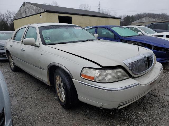 Photo 3 VIN: 1LNHM81VX7Y600127 - LINCOLN TOWNCAR 