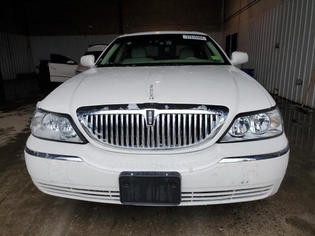 Photo 4 VIN: 1LNHM81VX7Y602976 - LINCOLN TOWNCAR 