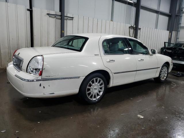 Photo 2 VIN: 1LNHM81VX7Y605814 - LINCOLN TOWN CAR S 