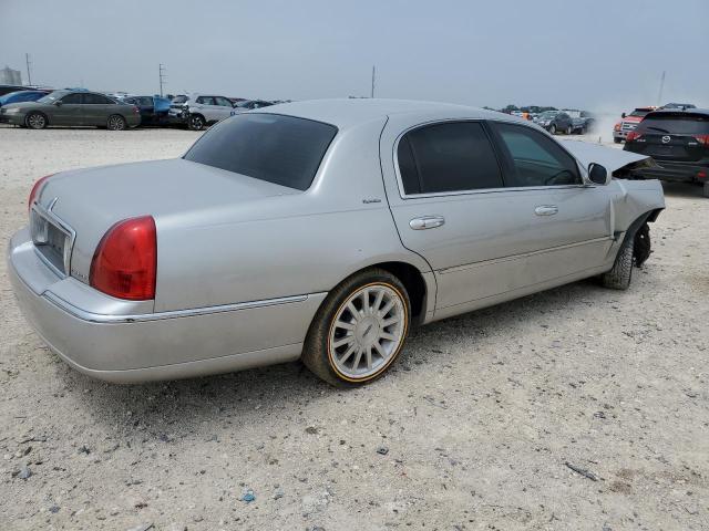 Photo 2 VIN: 1LNHM81VX7Y617073 - LINCOLN TOWNCAR 