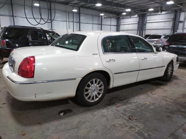 Photo 2 VIN: 1LNHM81VX7Y631281 - LINCOLN TOWNCAR 