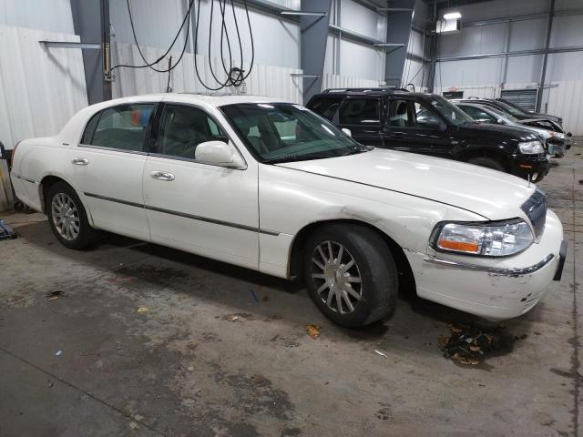 Photo 3 VIN: 1LNHM81VX7Y631281 - LINCOLN TOWNCAR 