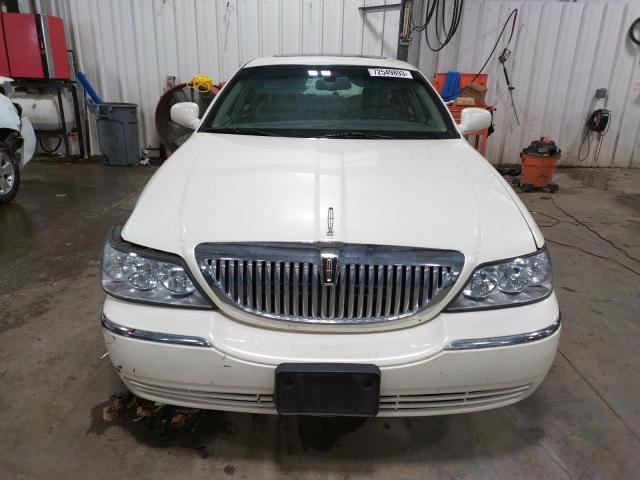 Photo 4 VIN: 1LNHM81VX7Y631281 - LINCOLN TOWNCAR 