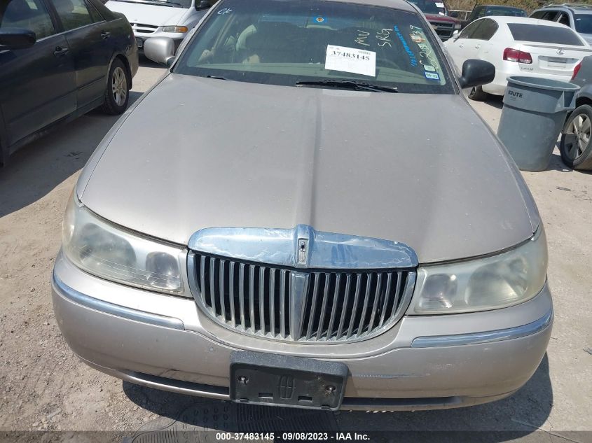 Photo 5 VIN: 1LNHM81W01Y625439 - LINCOLN TOWN CAR 