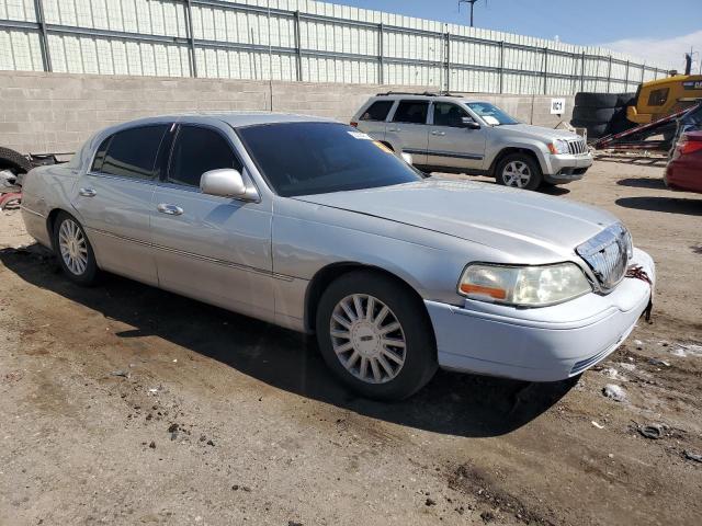 Photo 3 VIN: 1LNHM81W03Y658217 - LINCOLN TOWNCAR 