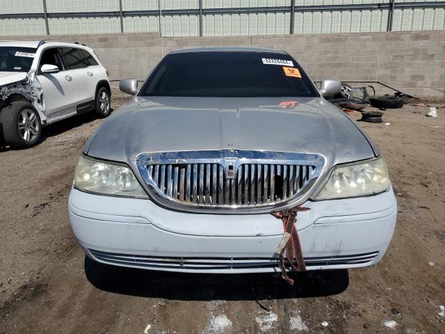 Photo 4 VIN: 1LNHM81W03Y658217 - LINCOLN TOWNCAR 