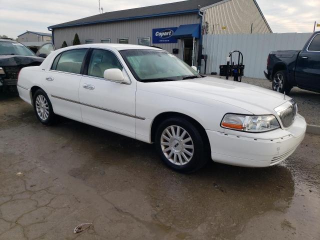 Photo 3 VIN: 1LNHM81W04Y681871 - LINCOLN TOWN CAR E 