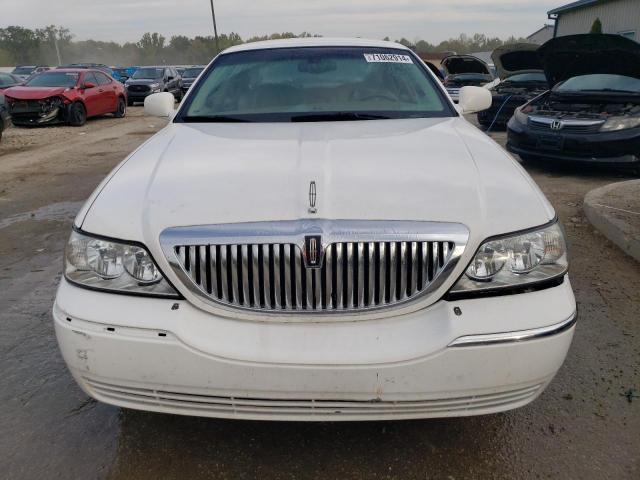 Photo 4 VIN: 1LNHM81W04Y681871 - LINCOLN TOWN CAR E 