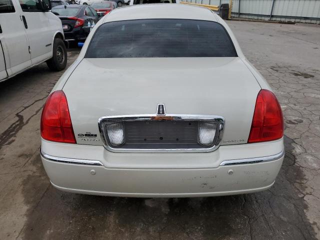 Photo 5 VIN: 1LNHM81W05Y638911 - LINCOLN TOWN CAR S 