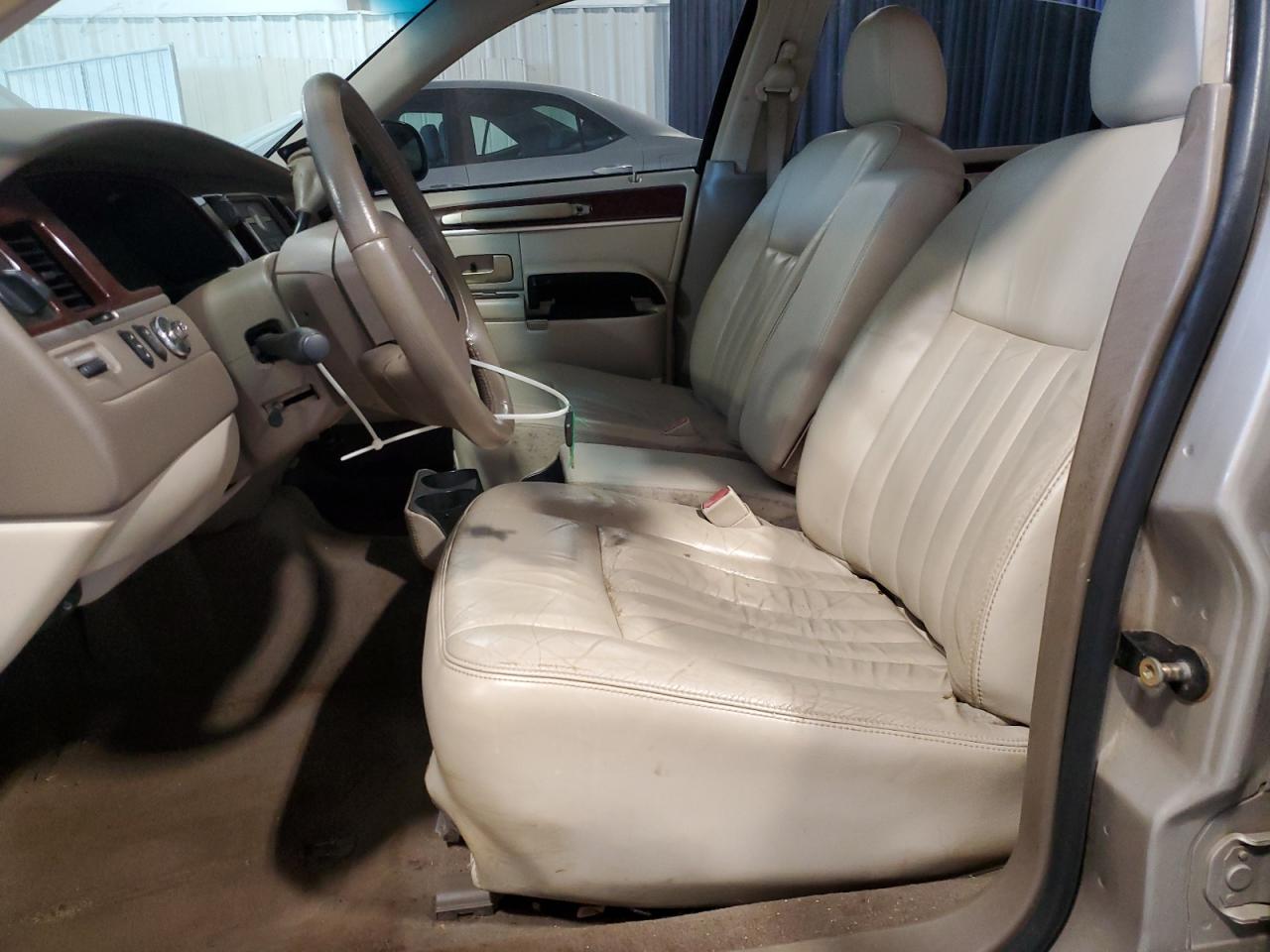 Photo 6 VIN: 1LNHM81W05Y645597 - LINCOLN TOWN CAR 