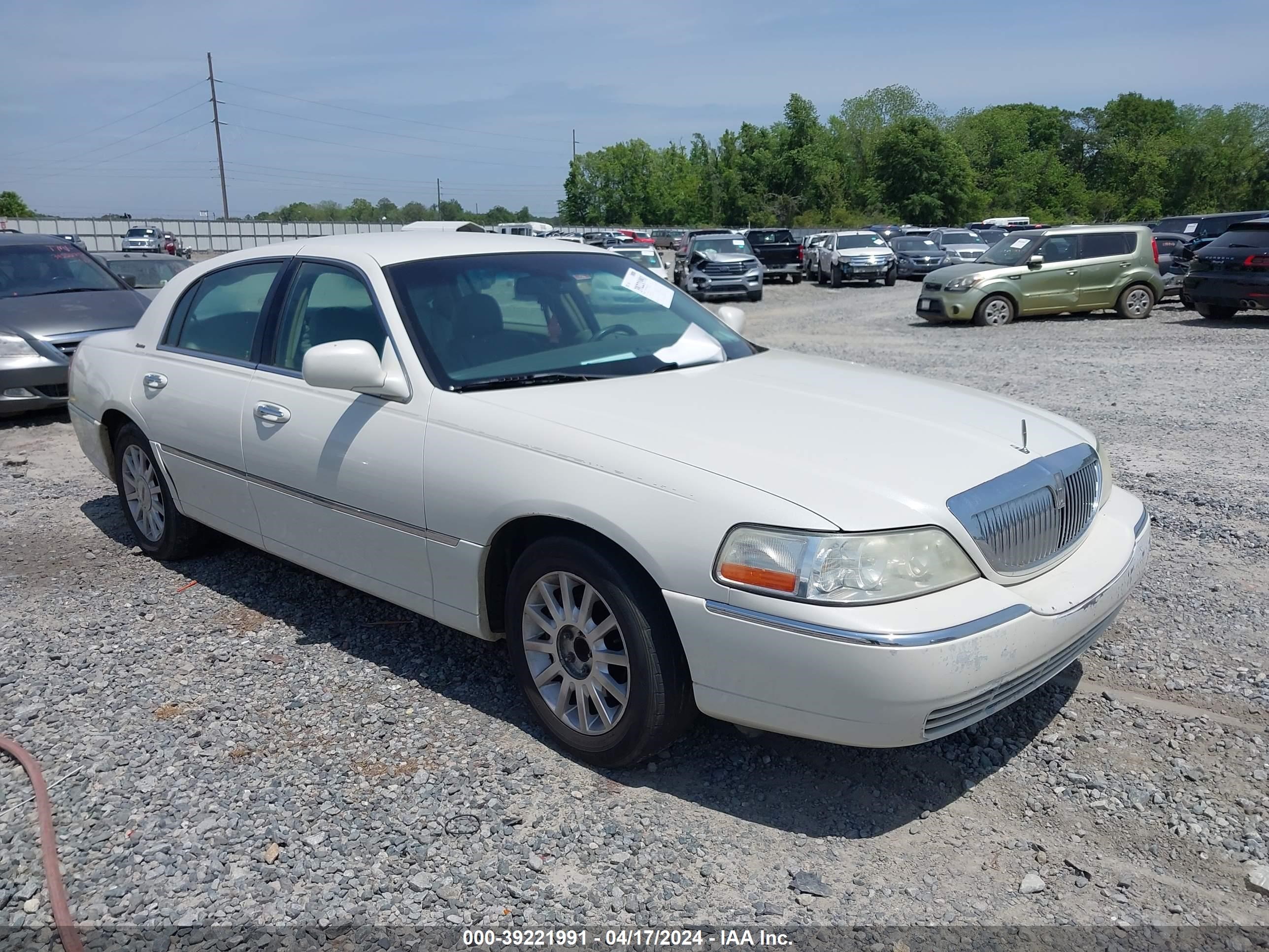 Photo 0 VIN: 1LNHM81W06Y642247 - LINCOLN TOWN CAR 