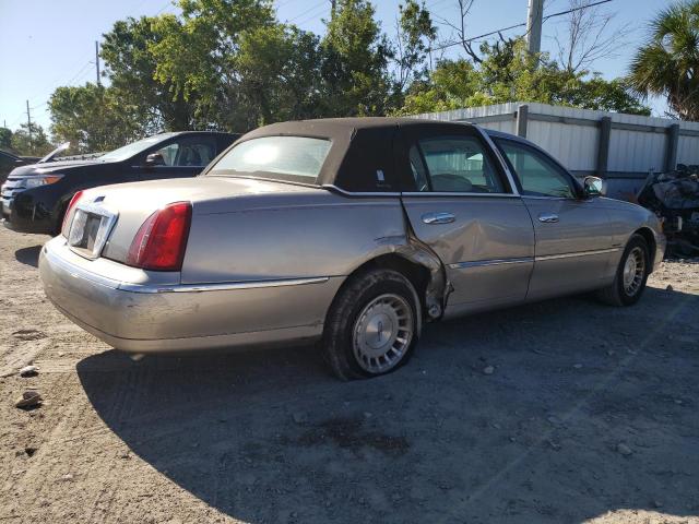 Photo 2 VIN: 1LNHM81W0XY665335 - LINCOLN TOWNCAR 