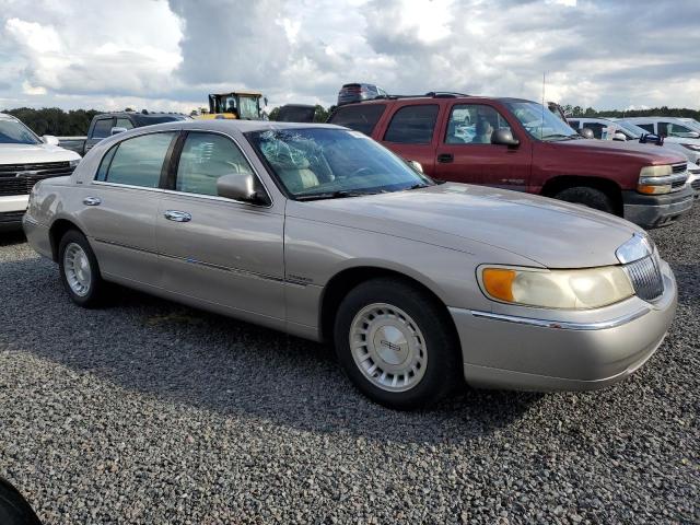 Photo 3 VIN: 1LNHM81W0XY668994 - LINCOLN TOWN CAR E 