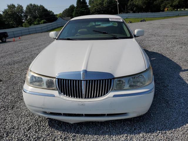 Photo 4 VIN: 1LNHM81W0YY847568 - LINCOLN TOWNCAR 