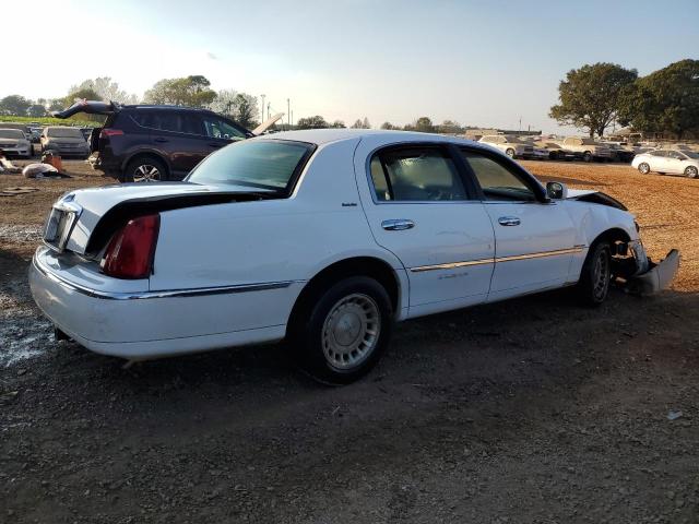 Photo 2 VIN: 1LNHM81W0YY847781 - LINCOLN TOWN CAR E 