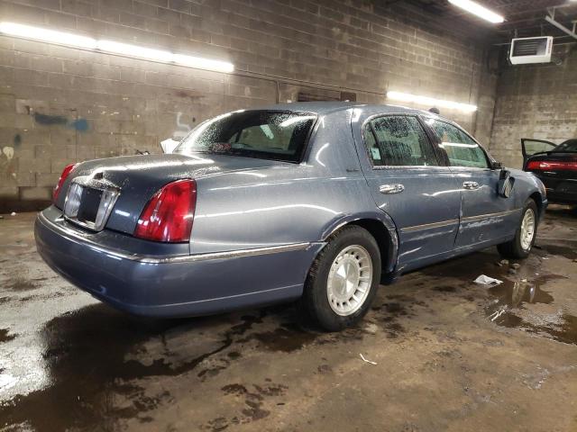 Photo 2 VIN: 1LNHM81W0YY869165 - LINCOLN TOWN CAR E 