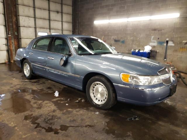 Photo 3 VIN: 1LNHM81W0YY869165 - LINCOLN TOWN CAR E 