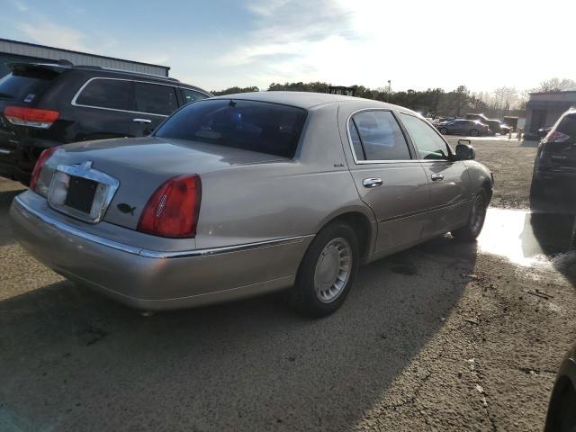 Photo 2 VIN: 1LNHM81W0YY894406 - LINCOLN TOWN CAR E 