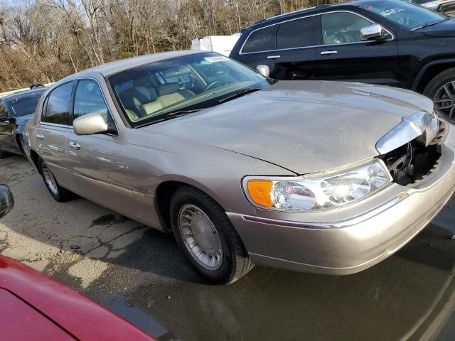 Photo 3 VIN: 1LNHM81W0YY894406 - LINCOLN TOWN CAR E 