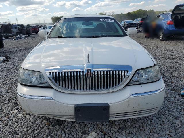 Photo 4 VIN: 1LNHM81W13Y625534 - LINCOLN TOWN CAR E 