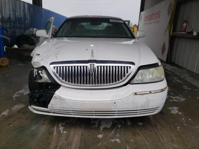 Photo 4 VIN: 1LNHM81W13Y638171 - LINCOLN TOWN CAR E 