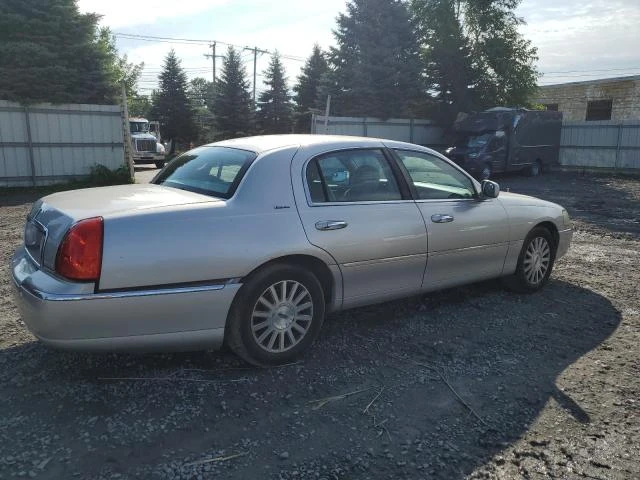 Photo 2 VIN: 1LNHM81W13Y656038 - LINCOLN TOWN CAR E 