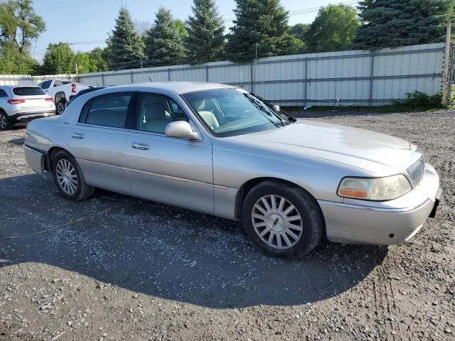 Photo 3 VIN: 1LNHM81W13Y656038 - LINCOLN TOWN CAR E 