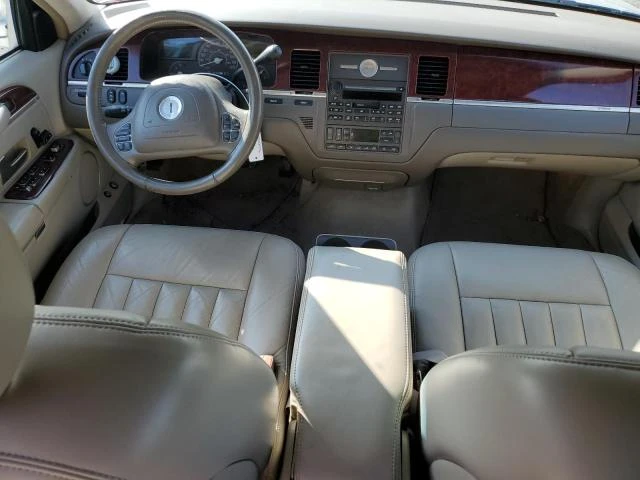 Photo 7 VIN: 1LNHM81W13Y656038 - LINCOLN TOWN CAR E 